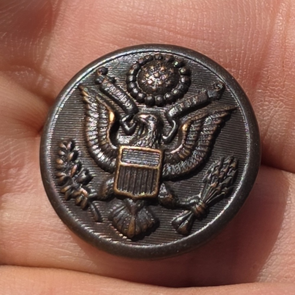 Antique HV Allien & Co London US Military Eagle Great Seal Brass Button WWI Era